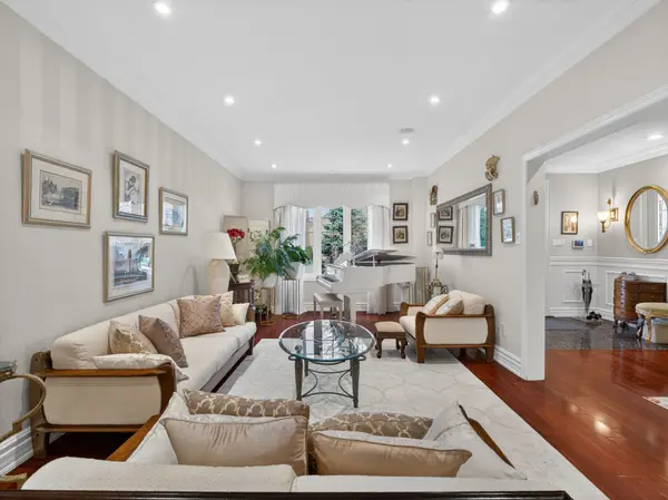 60 Gatcombe CIR, Richmond Hill, ON L4C 9P5