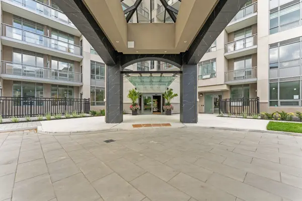 2075 King RD #435, King, ON L7B 0R6