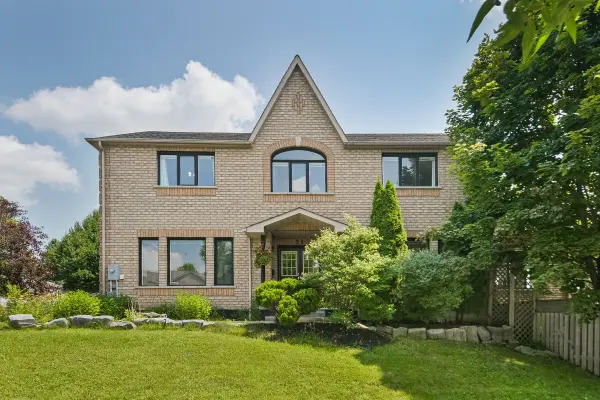 29 Batson DR, Aurora, ON L4G 7G8