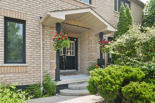 29 Batson DR, Aurora, ON L4G 7G8