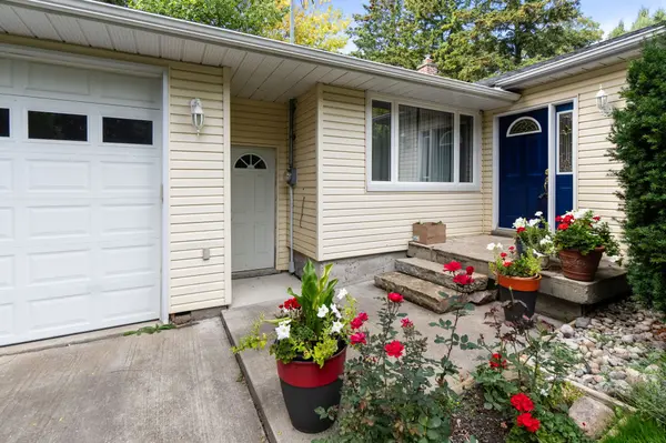 208 Martin ST, King, ON L7B 1J5