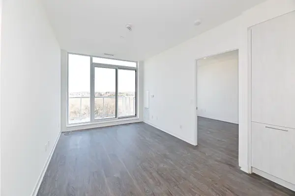 6 David Eyer RD #806, Richmond Hill, ON L4S 1M4