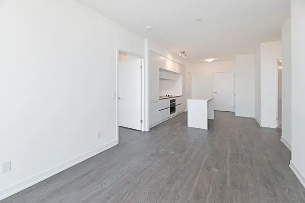 6 David Eyer RD #806, Richmond Hill, ON L4S 1M4