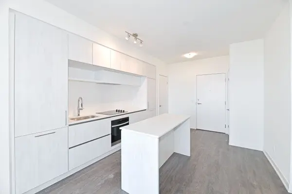 6 David Eyer RD #806, Richmond Hill, ON L4S 1M4