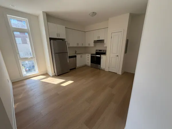 6 Sayers LN #8, Richmond Hill, ON L4E 1J4