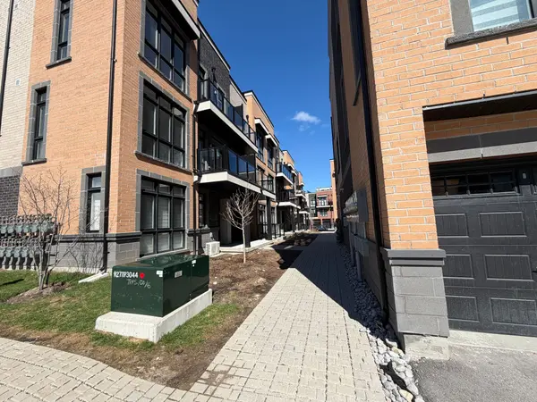 6 Sayers LN #8, Richmond Hill, ON L4E 1J4