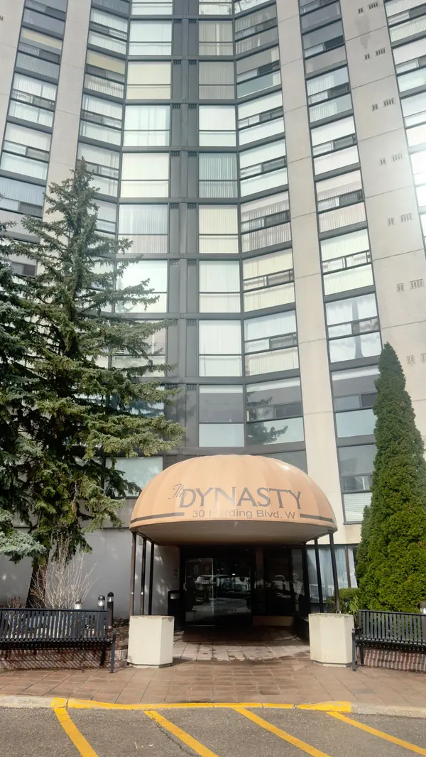 30 Harding BLVD W #401, Richmond Hill, ON L4C 9M3