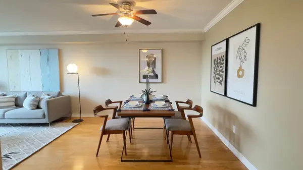 30 Harding BLVD W #401, Richmond Hill, ON L4C 9M3