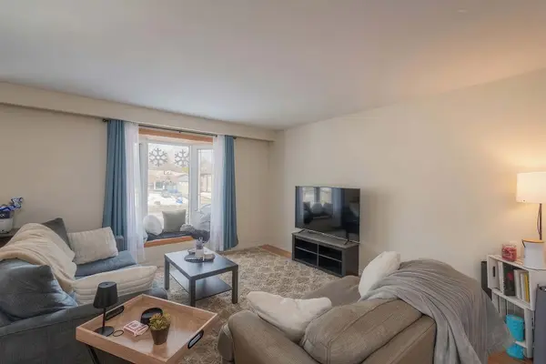 76 Bernick DR, Barrie, ON L4M 2V6