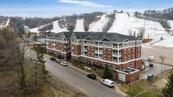 40 Horseshoe BLVD #408, Oro-medonte, ON L4M 4Y8