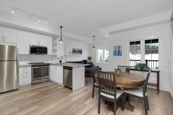 40 Horseshoe BLVD #408, Oro-medonte, ON L4M 4Y8