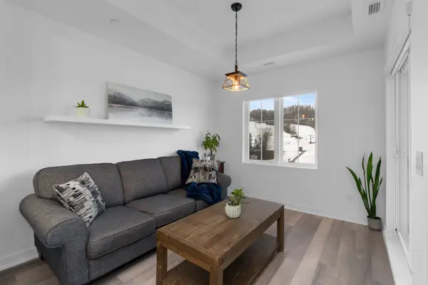 40 Horseshoe BLVD #408, Oro-medonte, ON L4M 4Y8