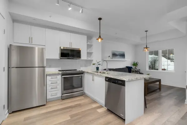 40 Horseshoe BLVD #408, Oro-medonte, ON L4M 4Y8