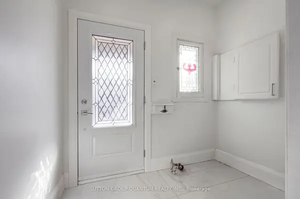 232 Pearson AVE, Toronto W01, ON M6R 1G7