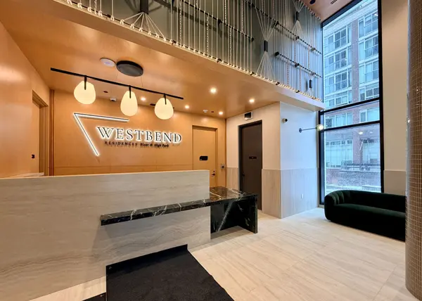 1660 Bloor ST W #706, Toronto W02, ON M6P 1A8