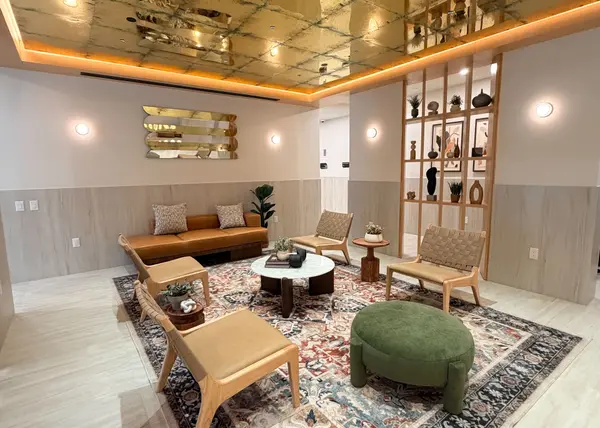 1660 Bloor ST W #706, Toronto W02, ON M6P 1A8