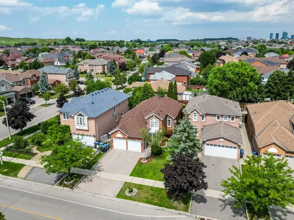 5471 Whitehorn AVE, Mississauga, ON L5V 1V5