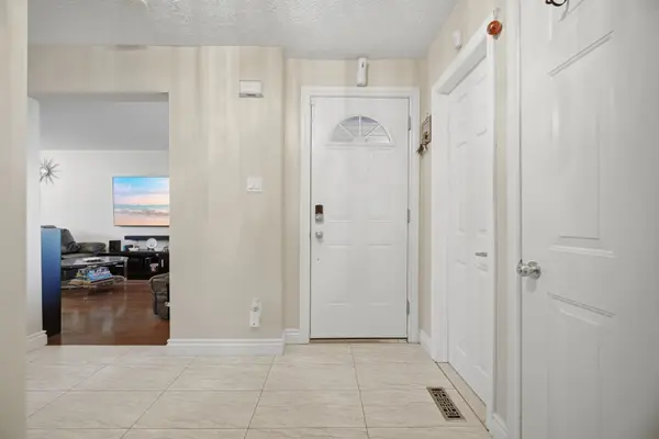 16 Langholm CT, Brampton, ON L6Z 2Y1