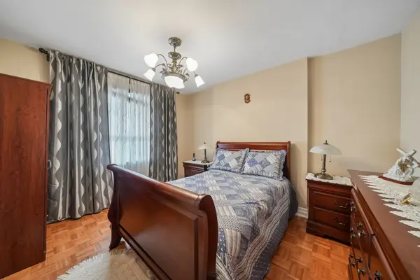 53 Gilbert AVE, Toronto W03, ON M6E 4W2