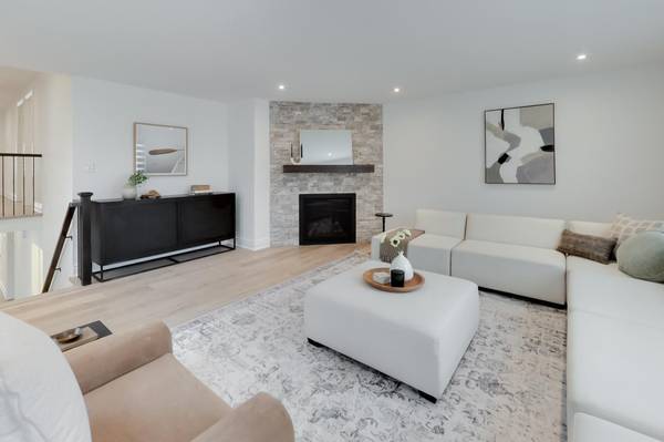 1124 Lansdown DR, Oakville, ON L6J 7N7