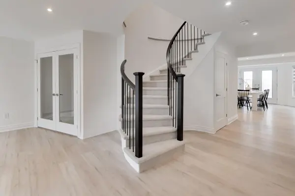 1124 Lansdown DR, Oakville, ON L6J 7N7