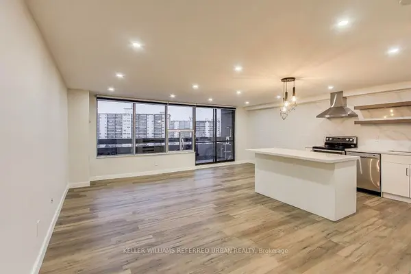 11 Wincott DR #1215, Toronto W09, ON M9R 2R9