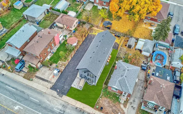 1937 Lawrence AVE W, Toronto W04, ON M9N 1G8