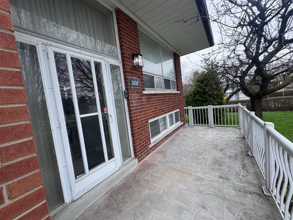 300 DRIFTWOOD AVE #UPPER, Toronto W05, ON M3N 2P1