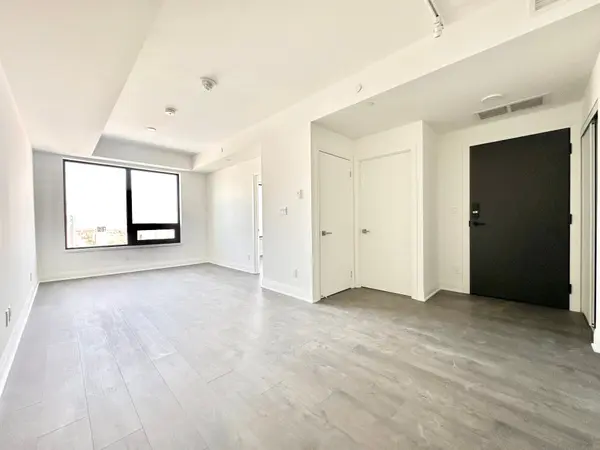 2 Erskine RD #2711, Mississauga, ON L5B 0S1