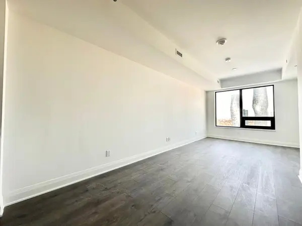 2 Erskine RD #2711, Mississauga, ON L5B 0S1