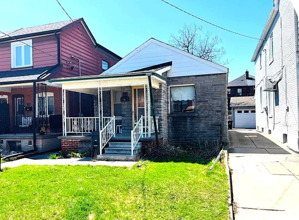 64 Chambers AVE, Toronto W03, ON M6N 3M2