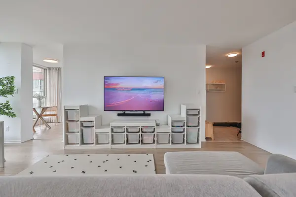 22 Southport ST #828, Toronto W01, ON M6S 4Y9