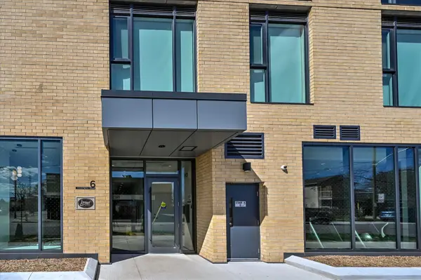 6 Chartwell RD #509, Toronto W07, ON M8Z 4E8