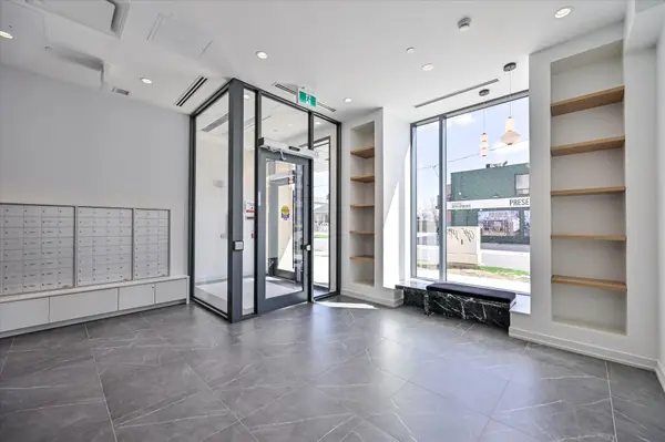 6 Chartwell RD #509, Toronto W07, ON M8Z 4E8