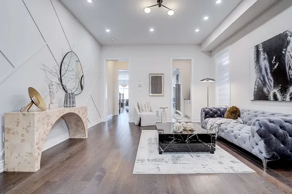 38 Settlers RD E, Oakville, ON L6H 0Y8