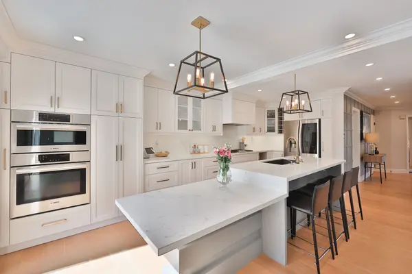 976 Silver Birch TRL, Mississauga, ON L5J 4S3