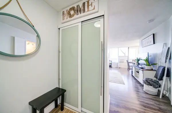 11 Wincott DR #Ph#11, Toronto W09, ON M9R 2R9