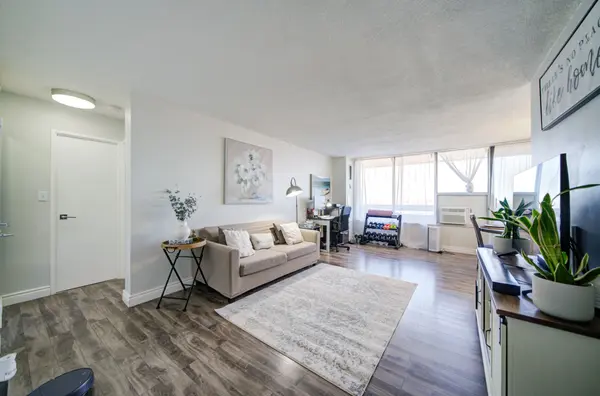 11 Wincott DR #Ph#11, Toronto W09, ON M9R 2R9