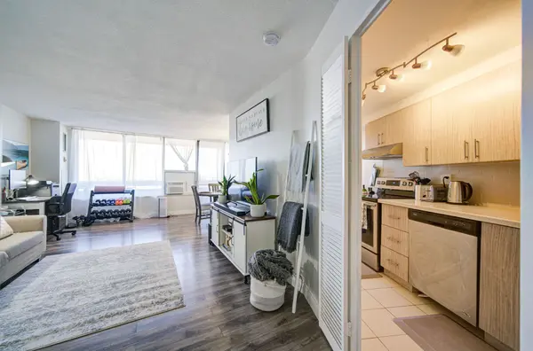 11 Wincott DR #Ph#11, Toronto W09, ON M9R 2R9