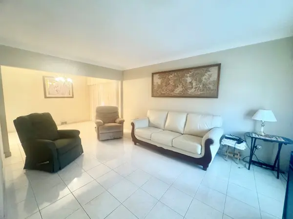 70 Beechborough AVE, Toronto W04, ON M6M 1Z5