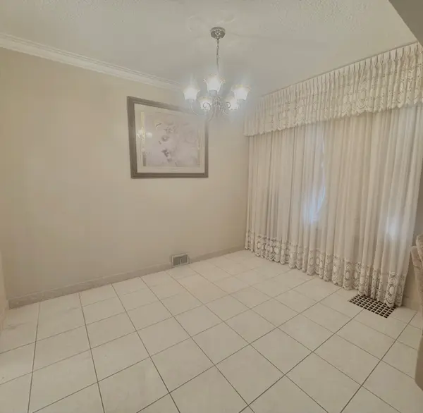 70 Beechborough AVE, Toronto W04, ON M6M 1Z5