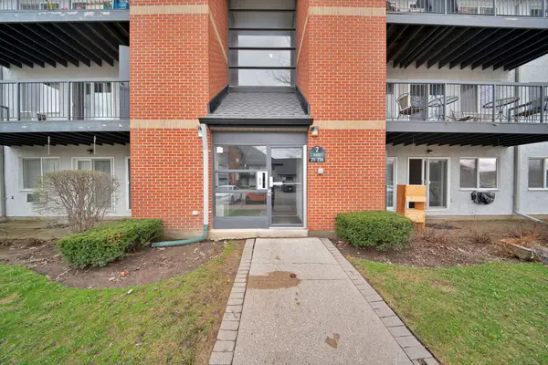 1450 Glen Abbey Gate #212, Oakville, ON L6M 2V7