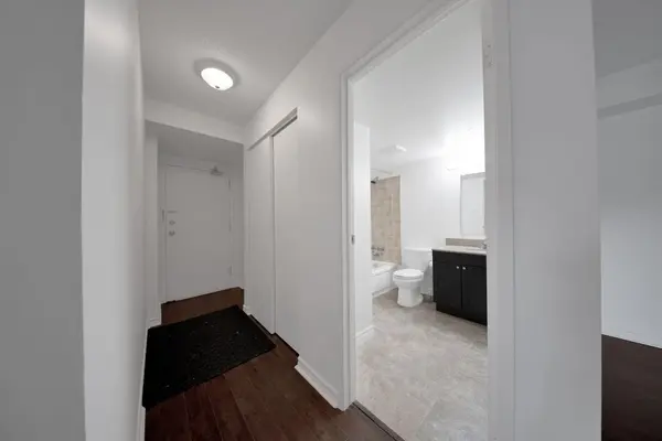 1450 Glen Abbey Gate #212, Oakville, ON L6M 2V7