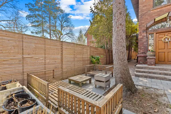 132 Indian RD, Toronto W01, ON M6R 2V6