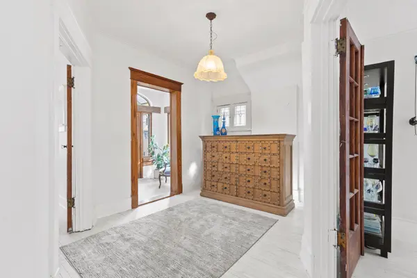 132 Indian RD, Toronto W01, ON M6R 2V6