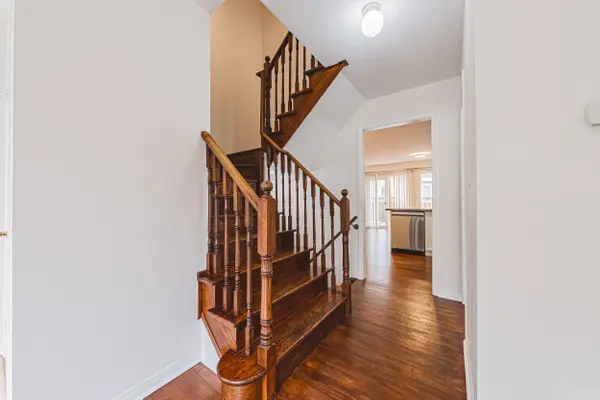 2412 Curtis RD, Burlington, ON L7L 7M3