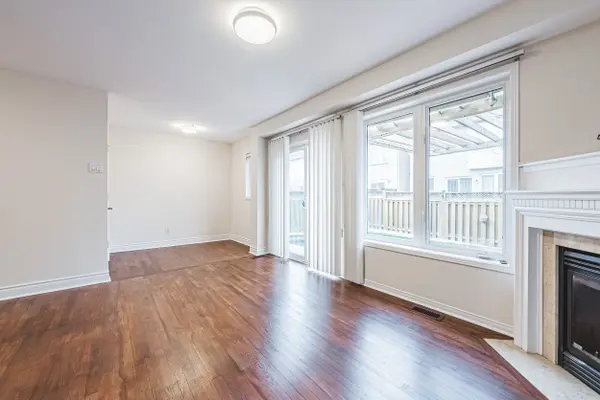 2412 Curtis RD, Burlington, ON L7L 7M3