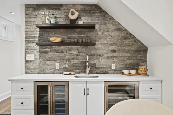 8 Primrose AVE, Toronto W06, ON M8V 1P8