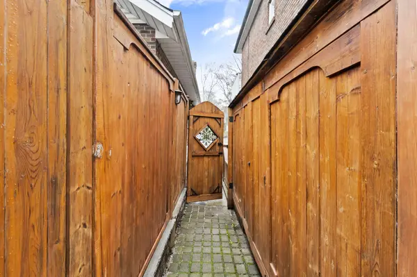 8 Primrose AVE, Toronto W06, ON M8V 1P8