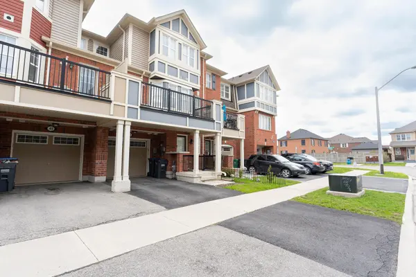 51 Colonel Frank Ching CRES, Brampton, ON L6Y 5W4